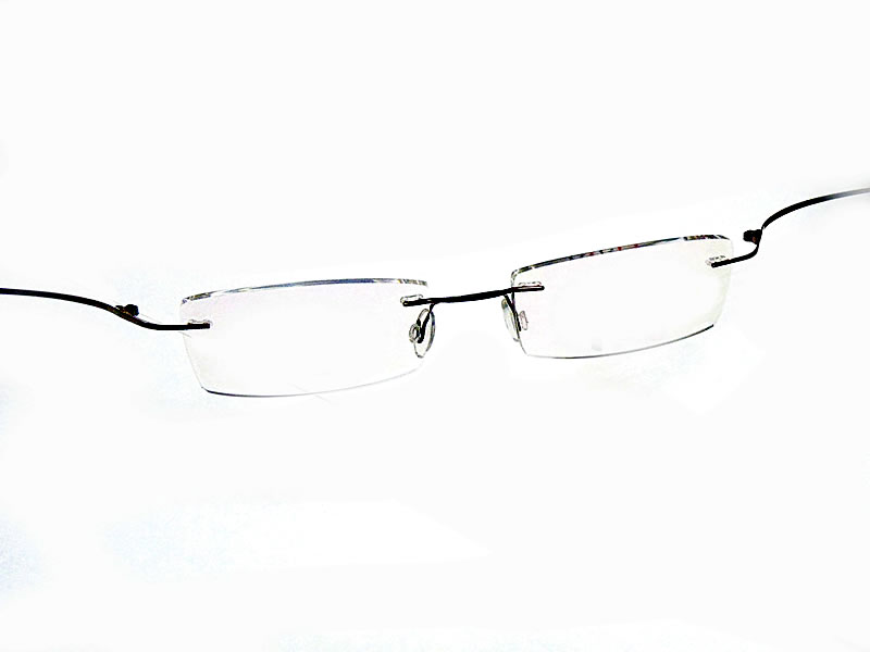Comparing Eyeglass Hinges